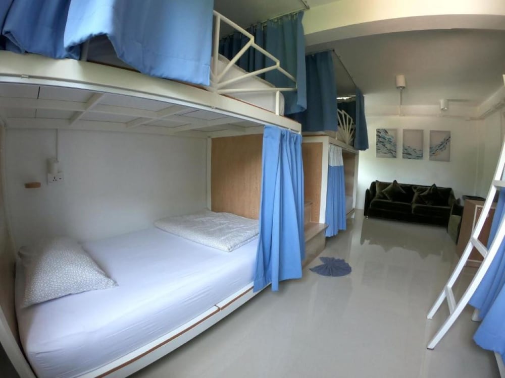 6-Bed Mixed Dormitory photo 2