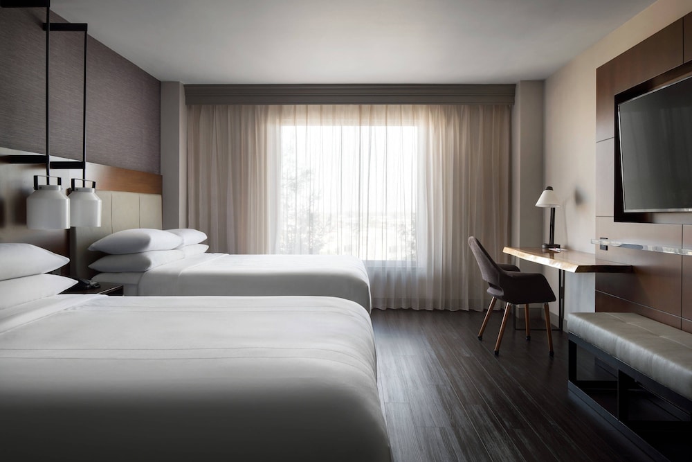Room, 2 Queen Beds (Mobility Accessible, Roll-In Shower) - Photo 1