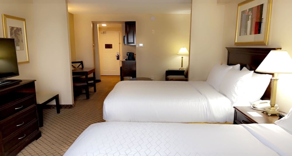 Suite, Multiple Beds (Wet Bar) photo 1