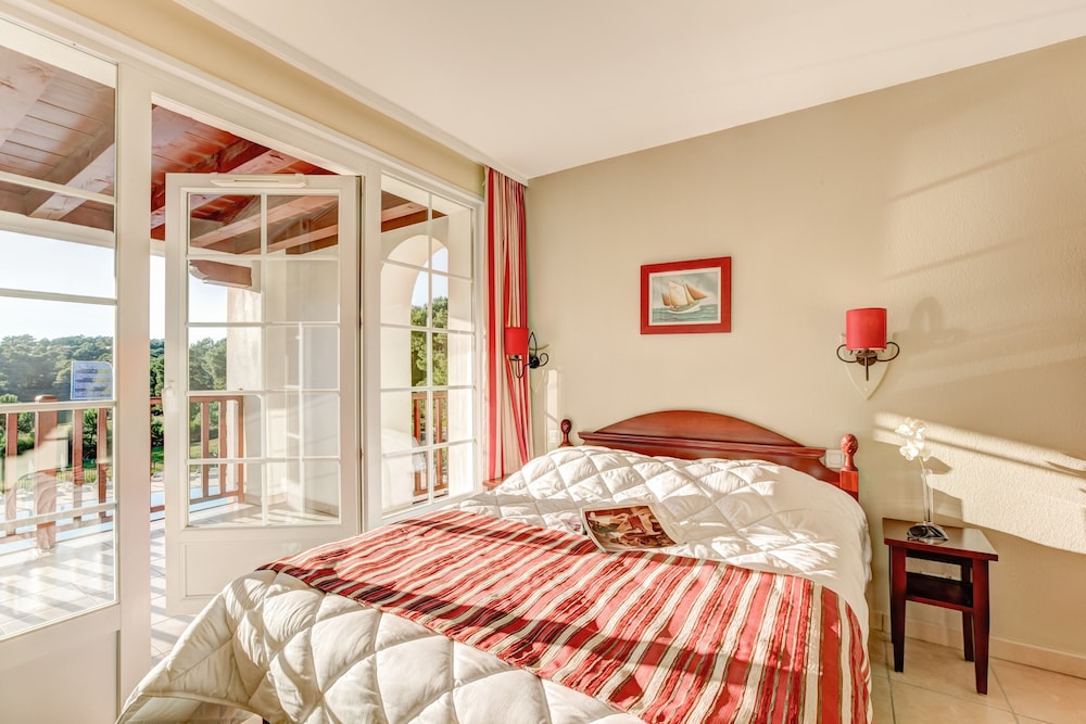 Apartment for 8 people - 2 bedrooms + 1 sleeping area - Terrace or balcony - Renovated photo 1