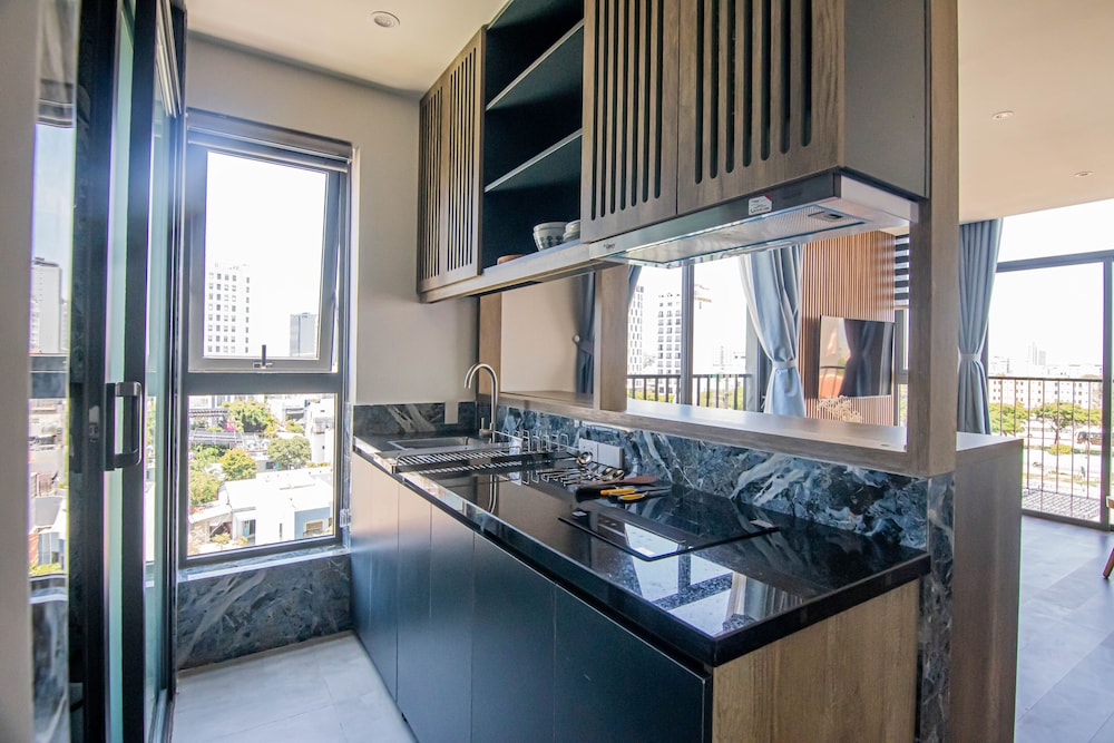One-Bedroom Suite - Photo 6