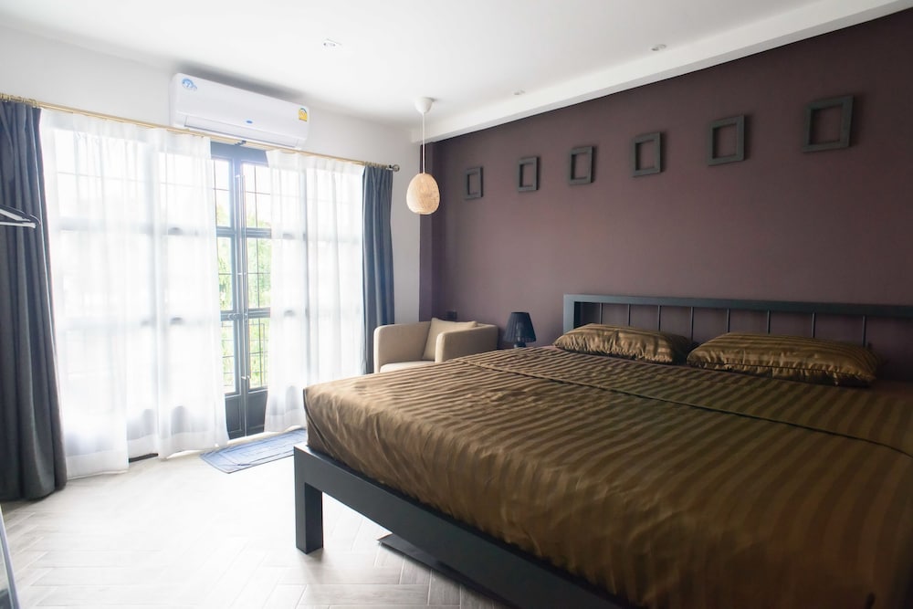 Superior Double Room, 1 King Bed, Non Smoking, City View photo 2
