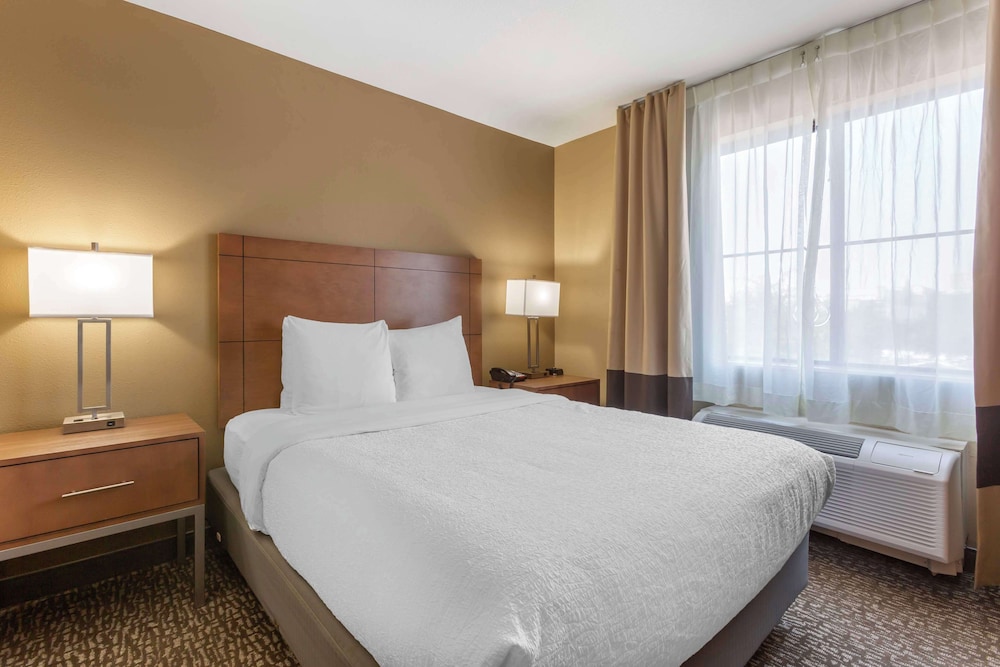 Suite, 1 Queen Bed, Accessible, Bathtub (with Sofabed) - Photo 4