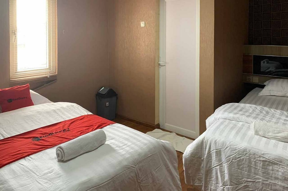 Twin Room - Photo 3