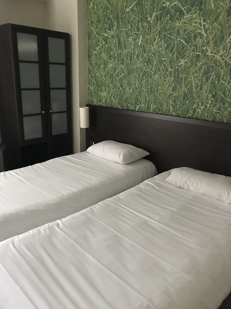 Twin Room - Photo 1