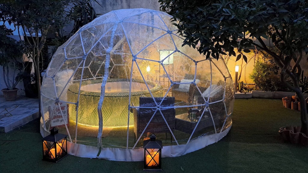Relax in Elliniko Hidden Gem-vintage Bungalow With Garden and Hot Tub in an Iglo, Billede 51