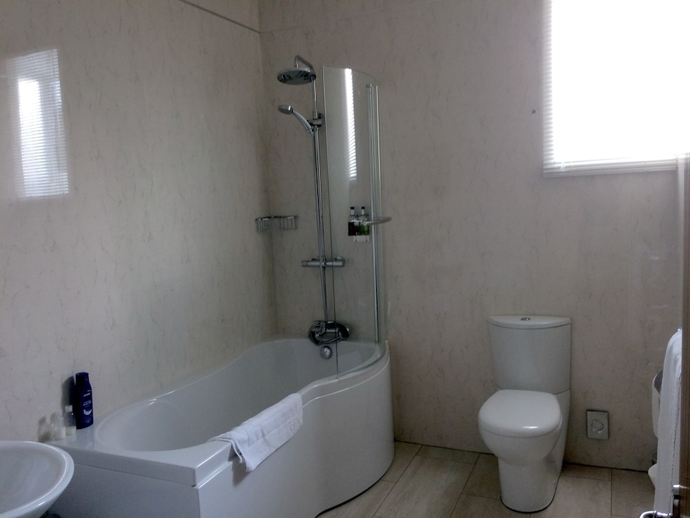 Standard Double Room, Ensuite photo 3