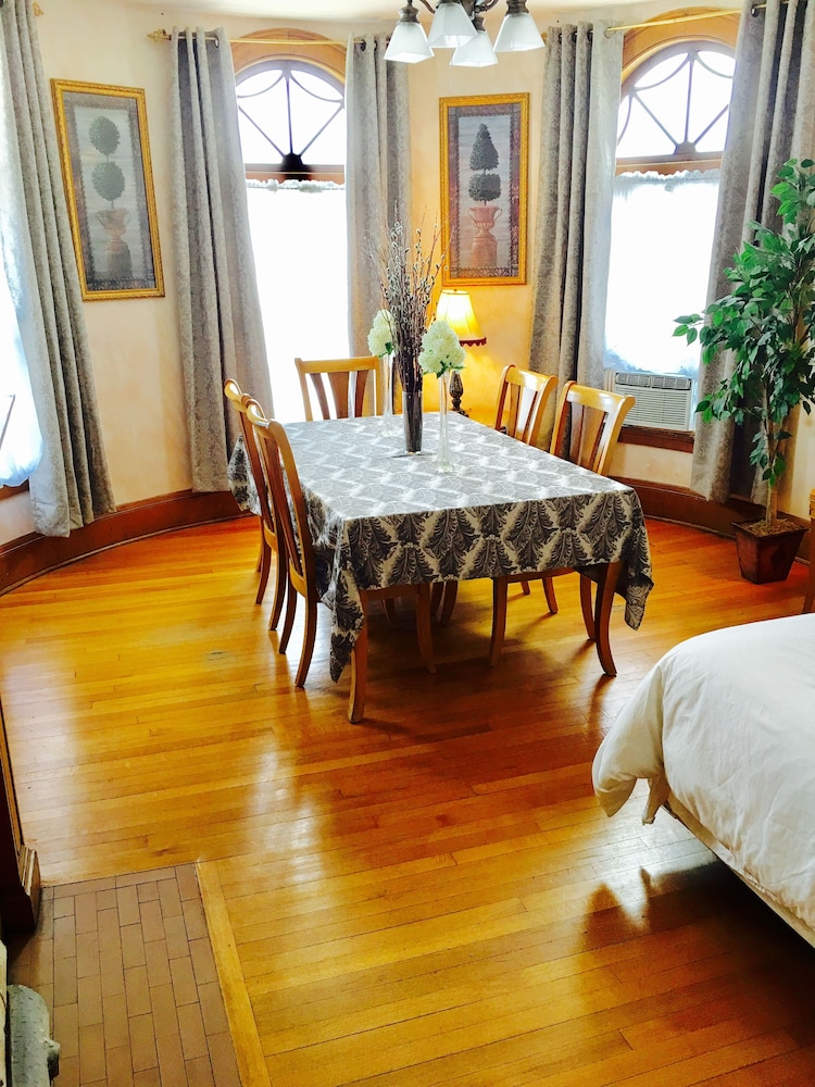 Two Room Suite photo 3