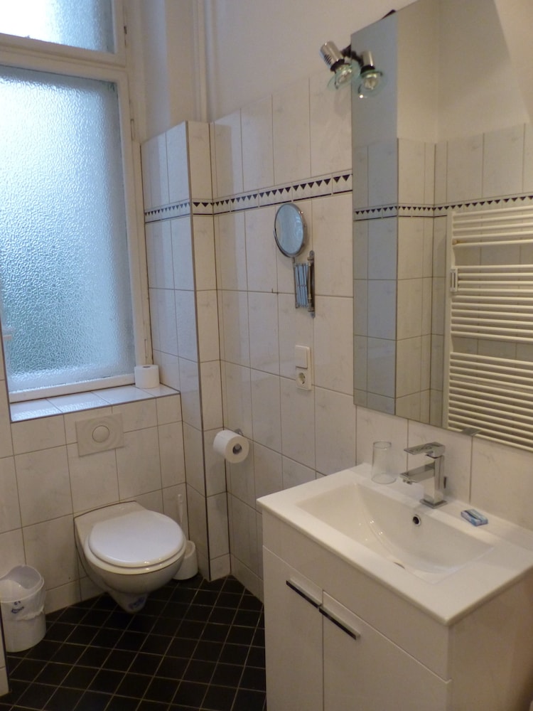 Single Room, Private Bathroom
