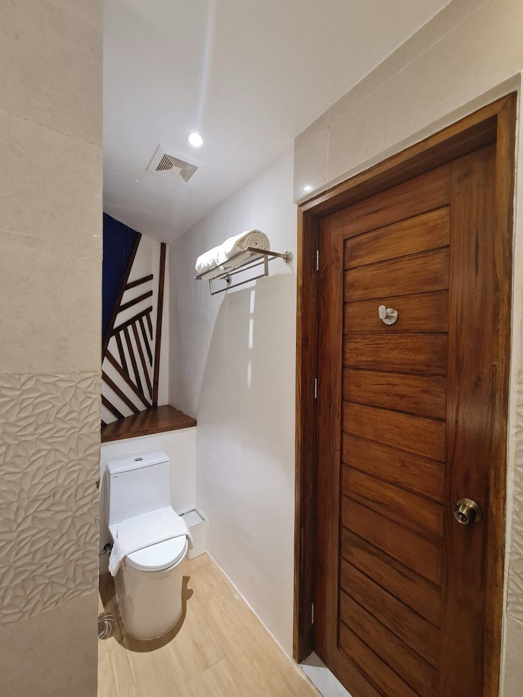 Deluxe Room - Photo 7