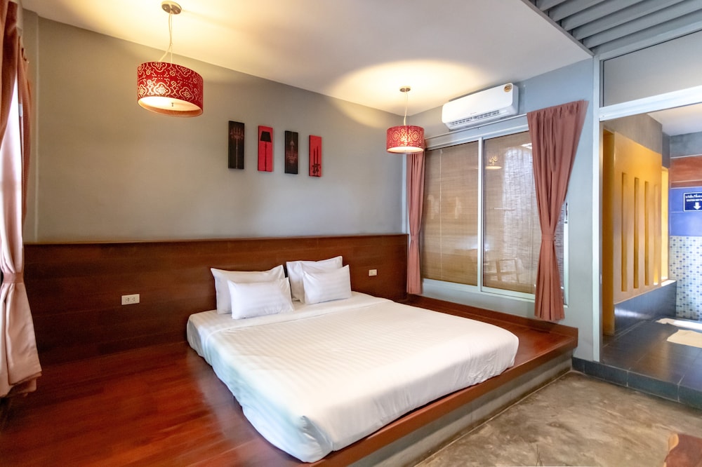 Deluxe Room, 1 King Bed - Photo 6