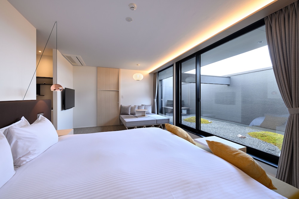 Suite Room - Photo 6