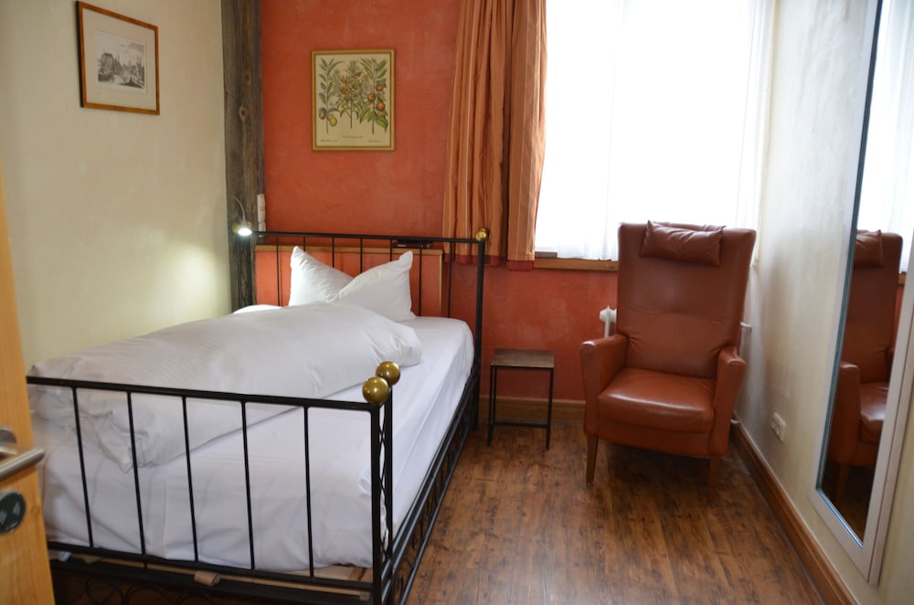 Basic Single Room, 1 Twin Bed, Non Smoking, Private Bathroom photo 1