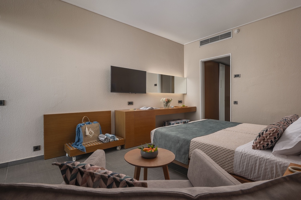 Superior Room, Sea View - Photo 2
