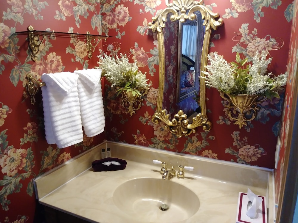 Miss Amy's Room (307) photo 3