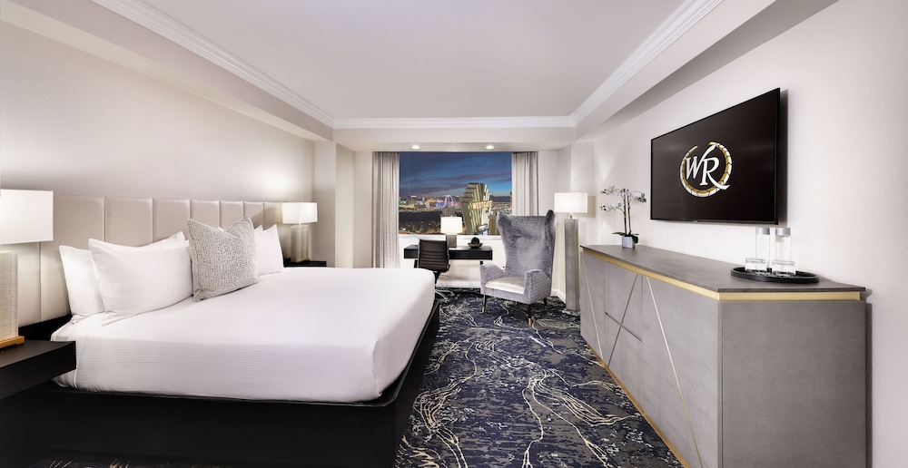 Premier Room, 1 King Bed - Photo 3