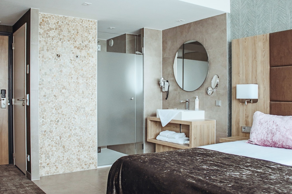 Comfort Double Room, 2 Twin Beds, Non Smoking (walk-in shower) photo 1