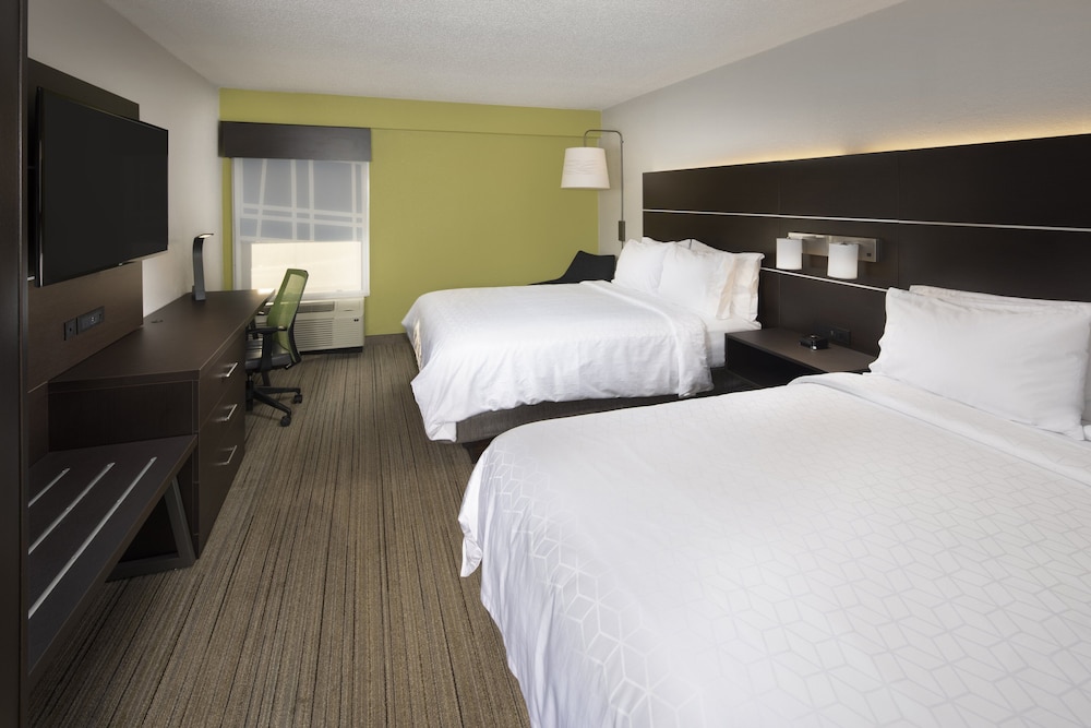 Room, 2 Queen Beds, Accessible (Communication, Mobil Roll-In Shower) - Photo 3