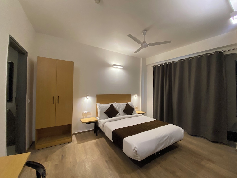 Superior Double Room, City View photo 2