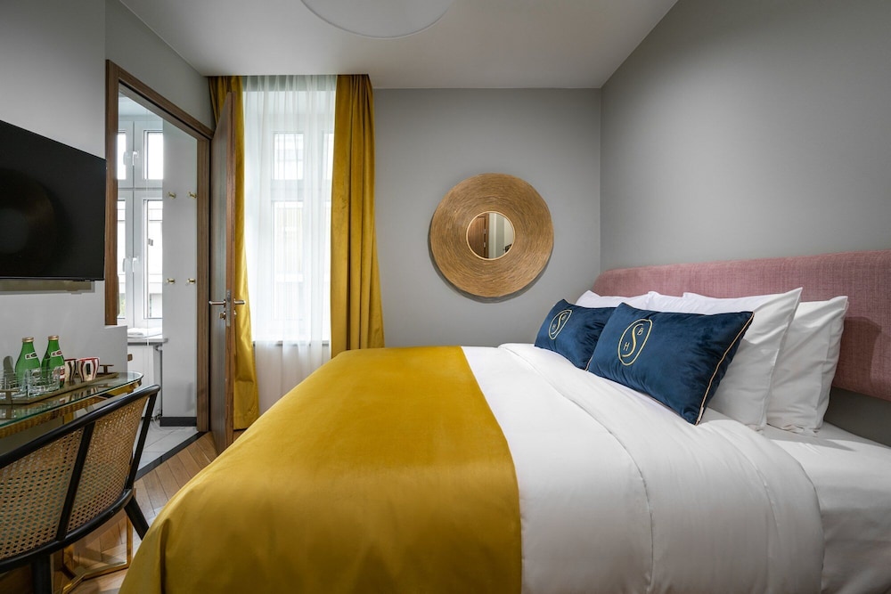 Classic Double Room (City View) photo 2