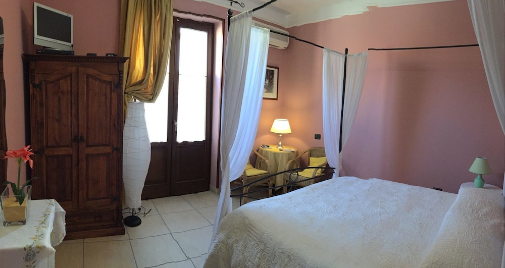 Deluxe Room, 1 Double Bed, Private Bathroom, City View photo 1