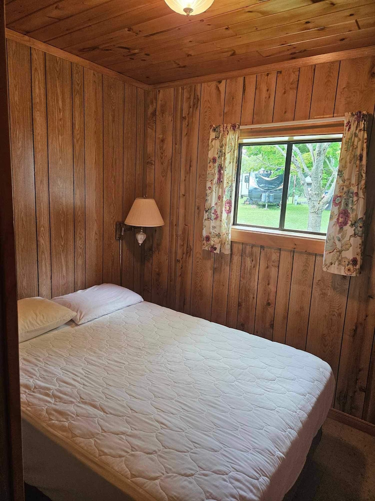 Standard Cottage, 3 Bedrooms, Partial Lake View photo 2