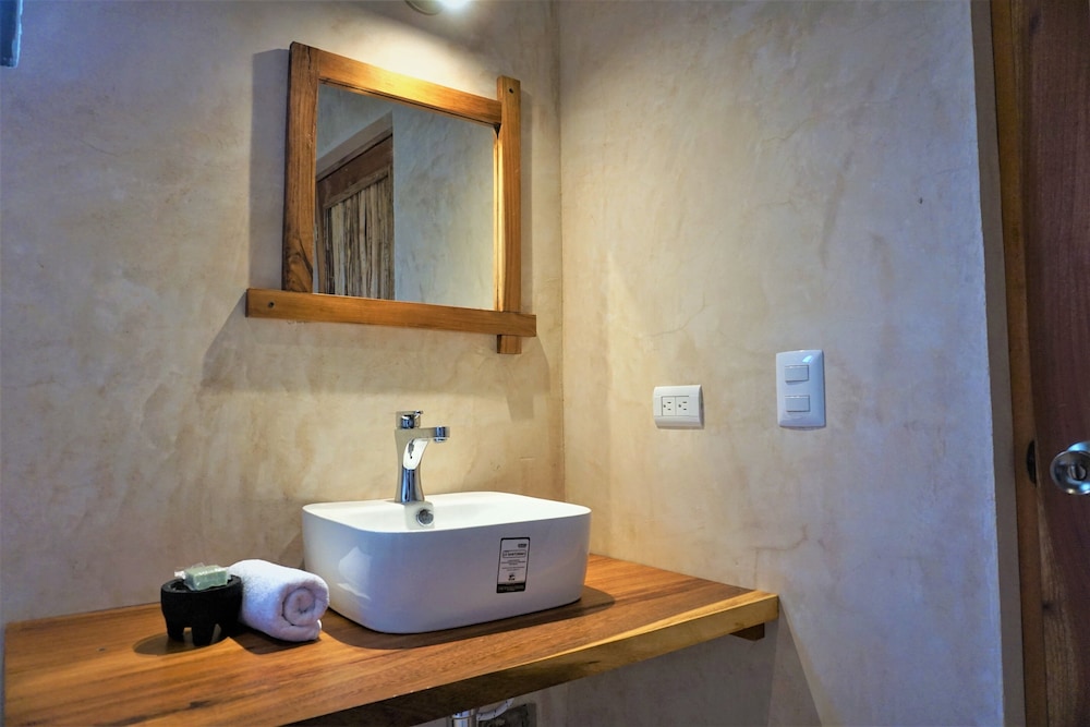 Deluxe Room - Photo 4