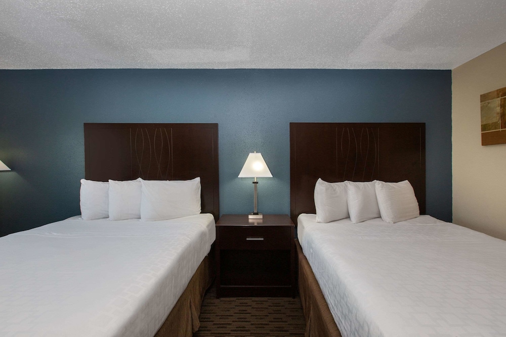 Deluxe Room, 2 Queen Beds, Non Smoking - Photo 5