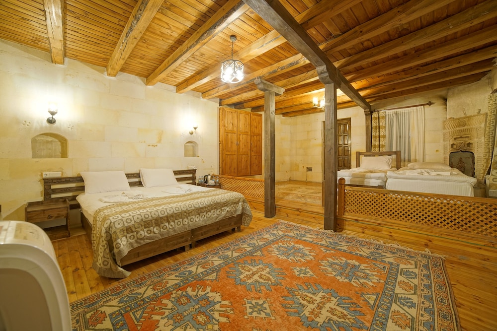 Deluxe Quadruple Room, Jetted Tub (Wooden) - Photo 4