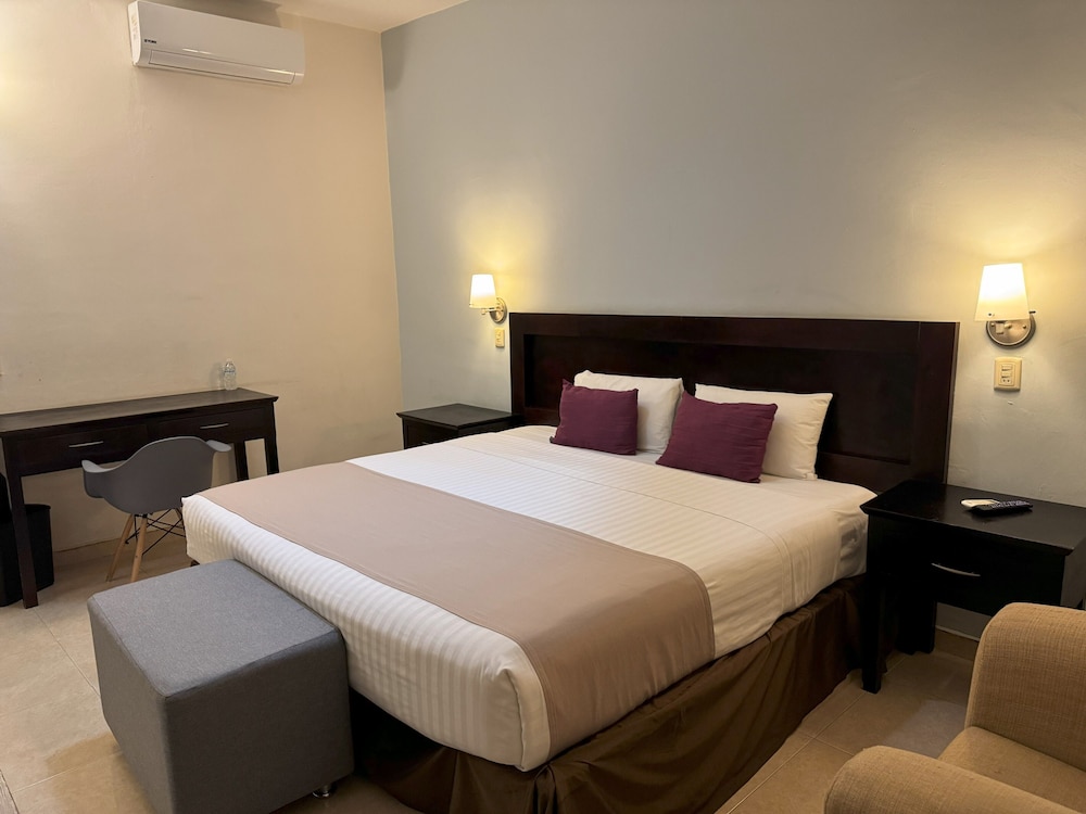 Standard Room, 1 King Bed photo 1