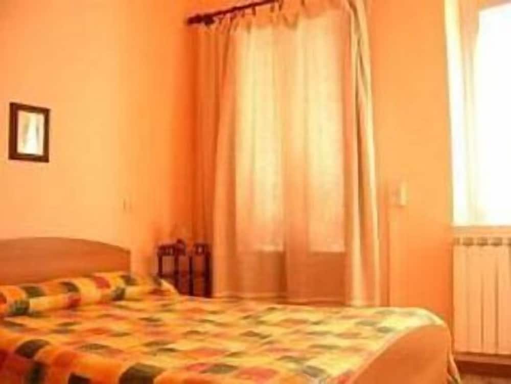 Single Room, Shared Bathroom