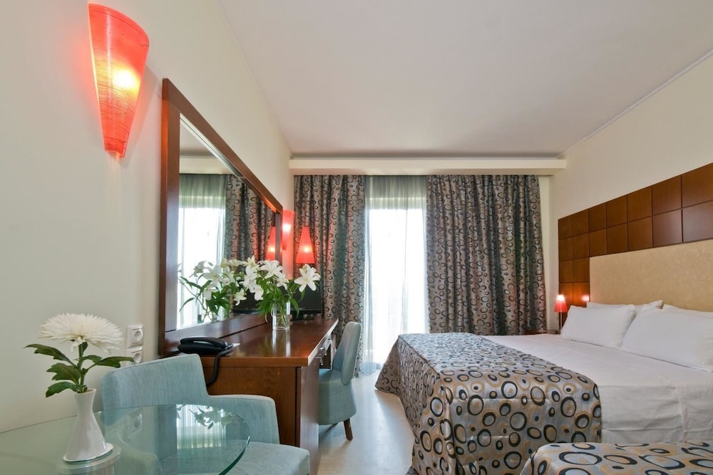 Standard Room, 1 Queen Bed, Non Smoking, Balcony
