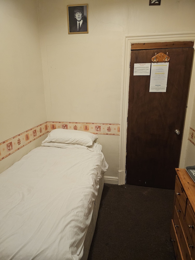 Basic Single Room, Courtyard View