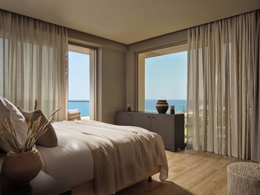 Indigo Residence Sea front with Pool