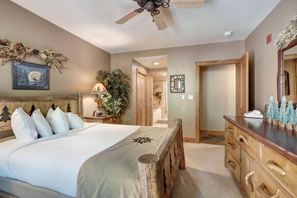 Premier Condo, 3 Bedrooms (Lone Eagle, 3 Bath) photo 2