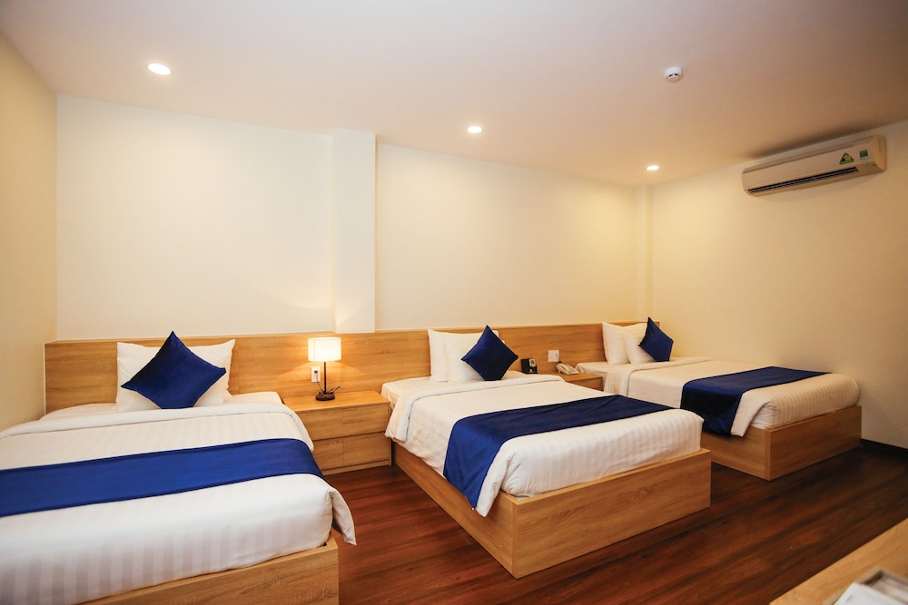 Deluxe Triple Room photo 3