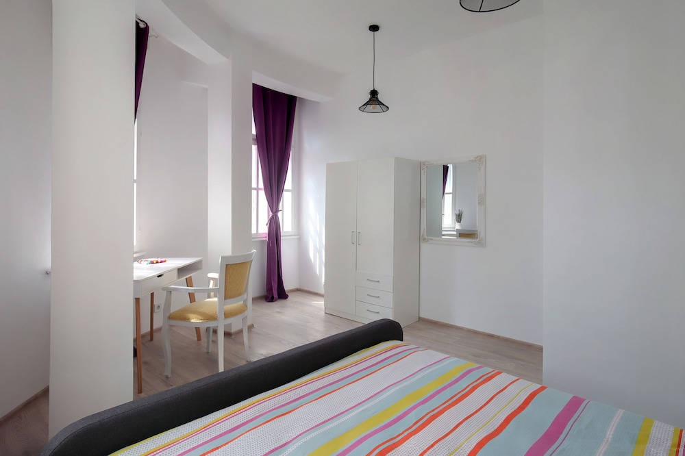 Deluxe Double Room, 1 Queen Bed, City View photo 1