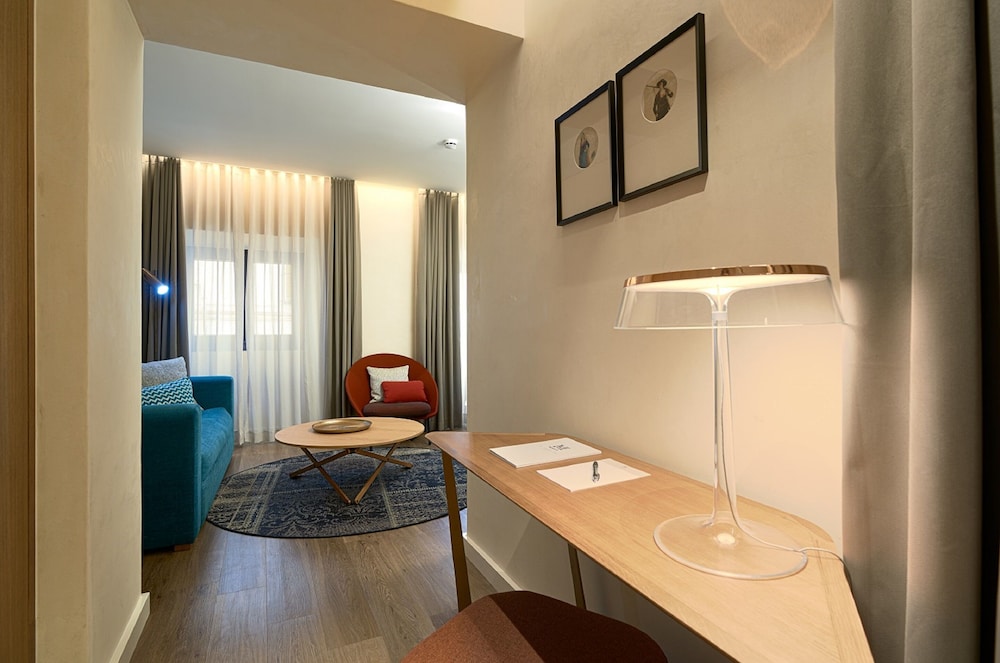 Standard Suite - Photo 6