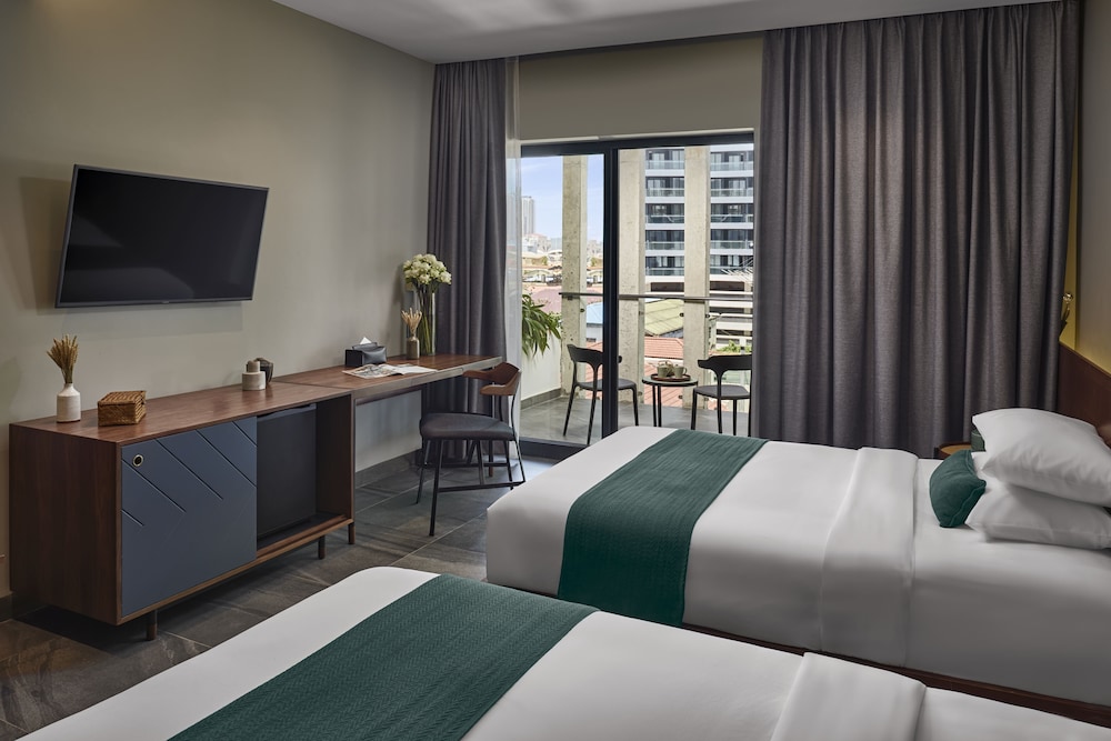 Superior Twin Room, City View