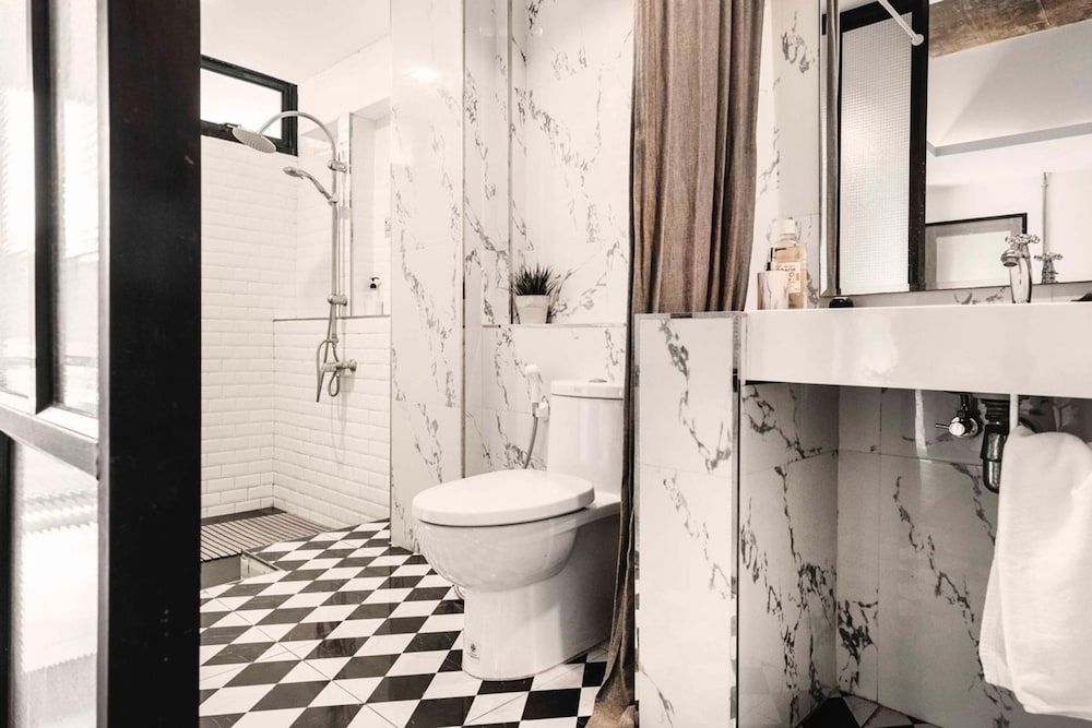 BA Suite (AK) photo 2