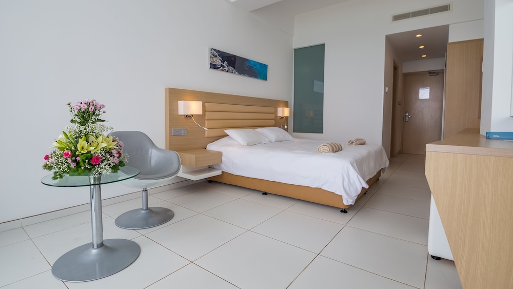 Superior Double or Twin Room, Terrace, Sea View photo 2