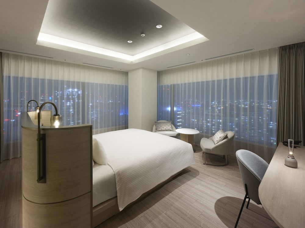 Executive , 1 bed King , corner room, Non Smoking - Photo 6