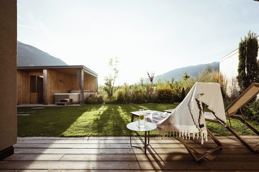 Lodge with private SPA Garden