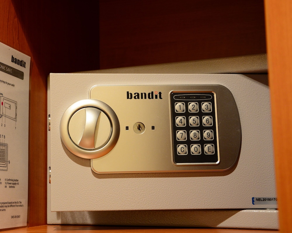 Deluxe Double Room - Photo 13