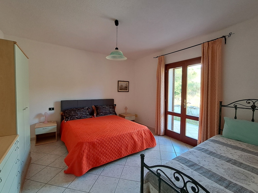 Apartment, Hill View