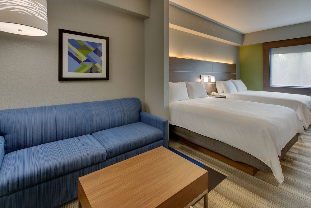 Room, Multiple Beds - Photo 8