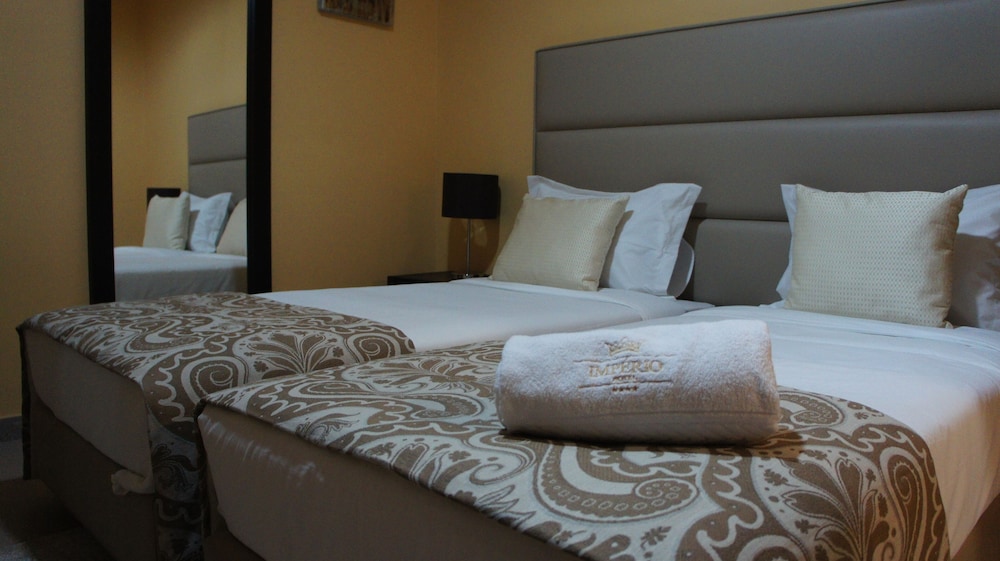 Basic Twin Room, 2 Twin Beds, Courtyard View photo 1