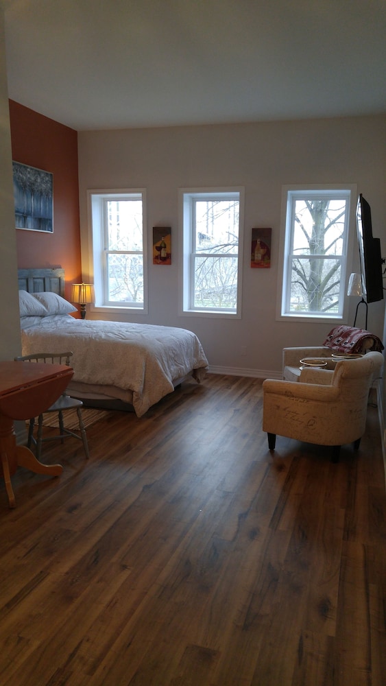 Studio Canal View Suite 3
