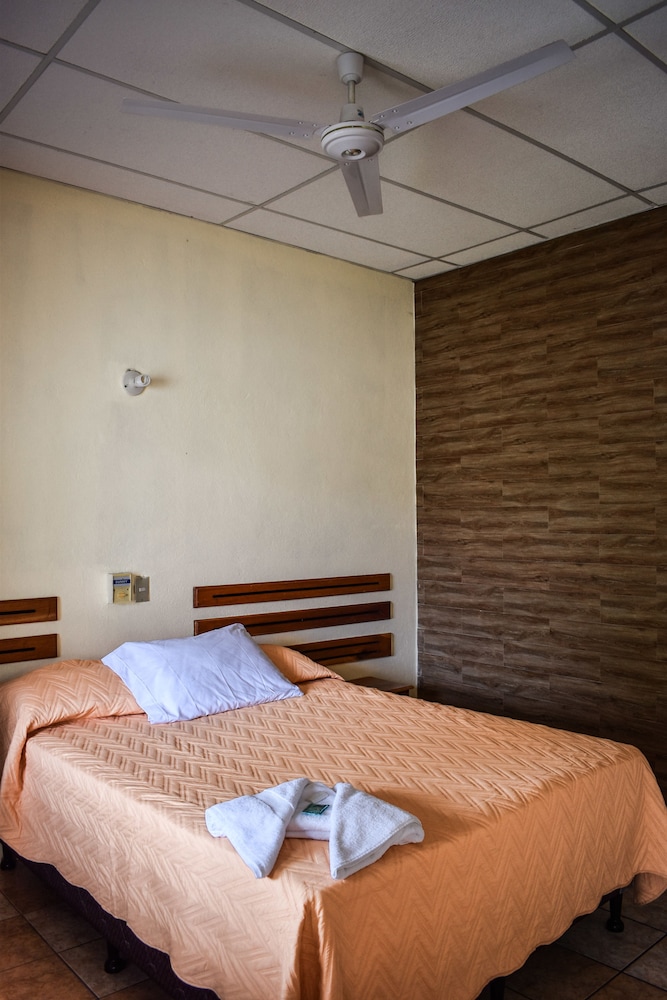 Basic Double or Twin Room photo 1