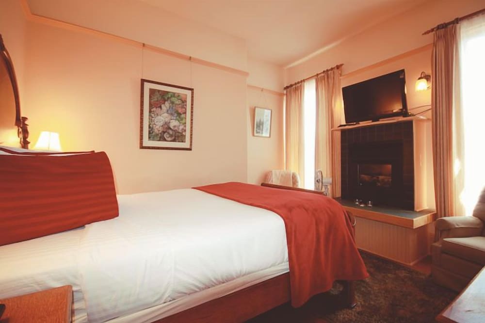 Studio, 1 Queen Bed, Non Smoking (Heritage House 4) No Pets photo 1